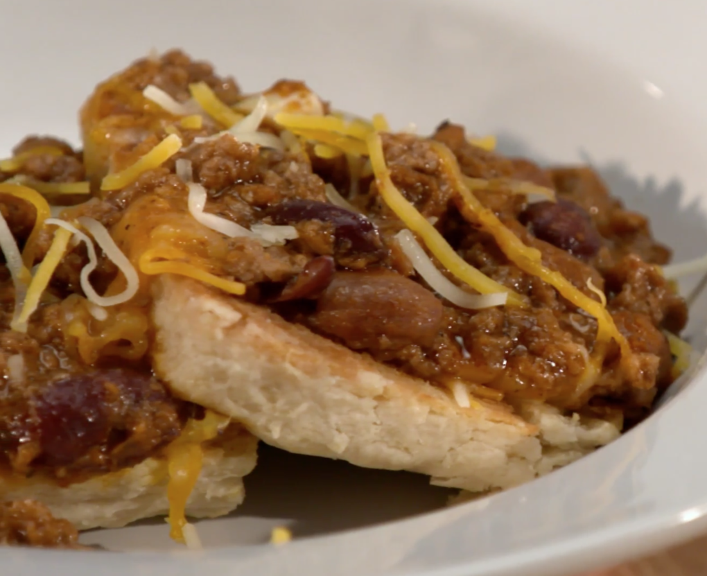 Chili & Biscuits I Featured Image